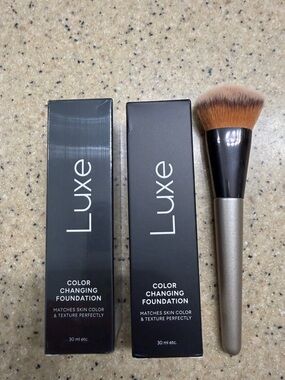 Luxe Color Changing Foundation Duo with Tan Brush